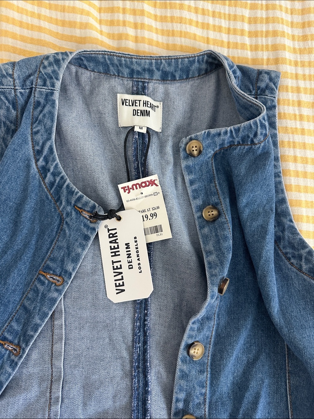 Women Velvet Heart Denim Vest in Blue - Picture 3 of 3